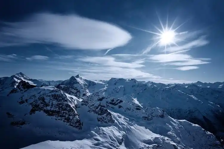 阳光照耀雪山.1p