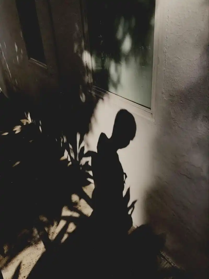 图片素材关于影子的70幅图片光与影的游戏