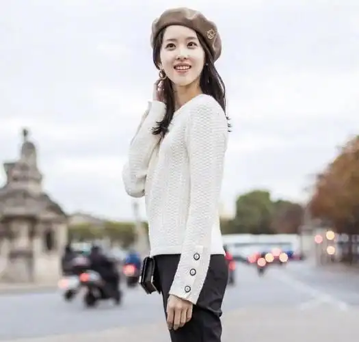 穿银色外套 牛仔裤,筷子腿好惊艳|外套|章泽天|牛仔裤_新浪新闻