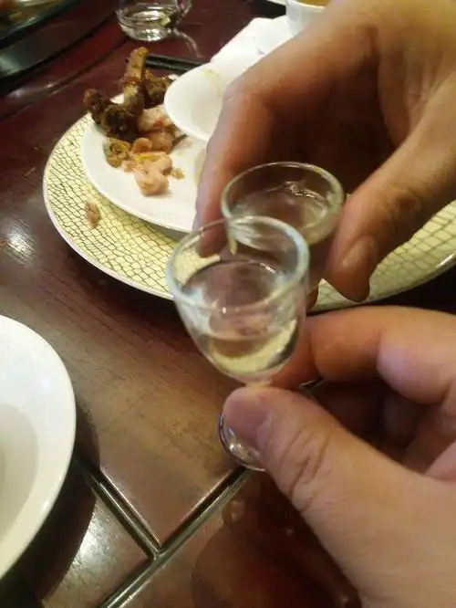 西安地铁张家堡二十多年的同学聚会10个人5瓶白酒喝美了