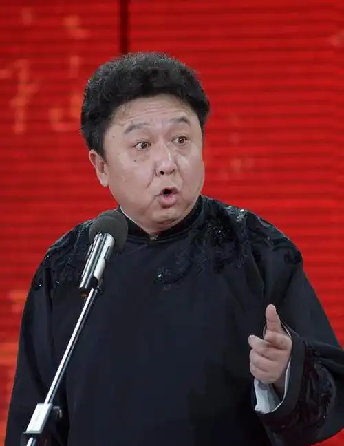 这个方法来源于著名相声大师,于谦老师.