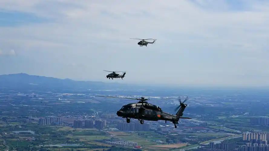 陆军第72集团军某陆航旅开展跨昼夜多课目飞行训练_央广网