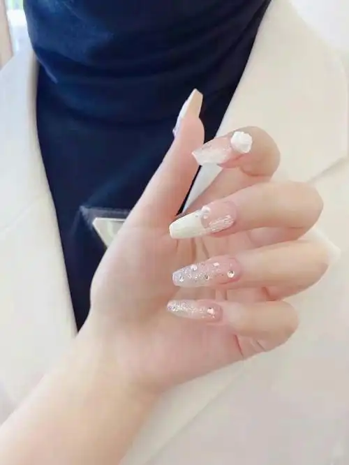 山茶花美甲低调不失奢华