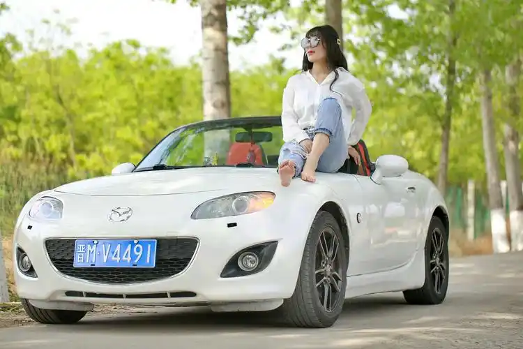 世界很大,终究会回来,遇见刘范民俗文化村跑车美女