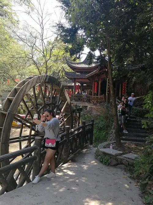 9月20日,金华喻斯生态旅游发展有限公司与武义壶山旅行社战略合作,在