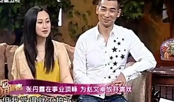 赵文卓:娶小8岁东北姑娘,婚后连生3胎,一家五口其乐融融