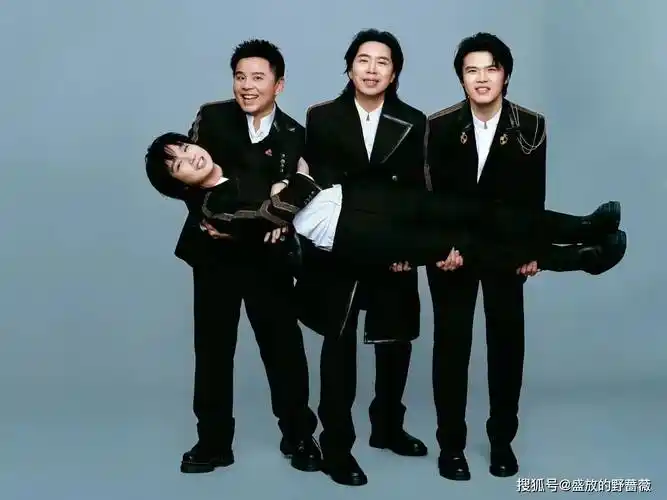 水木年华",对于许多80后,90后而言,这个名字不仅仅是一个音乐组合的