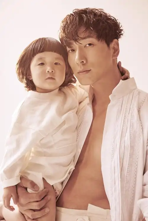 张亮老婆曝光,天天妈颜值超高,难怪张亮隐藏15年不舍得露面