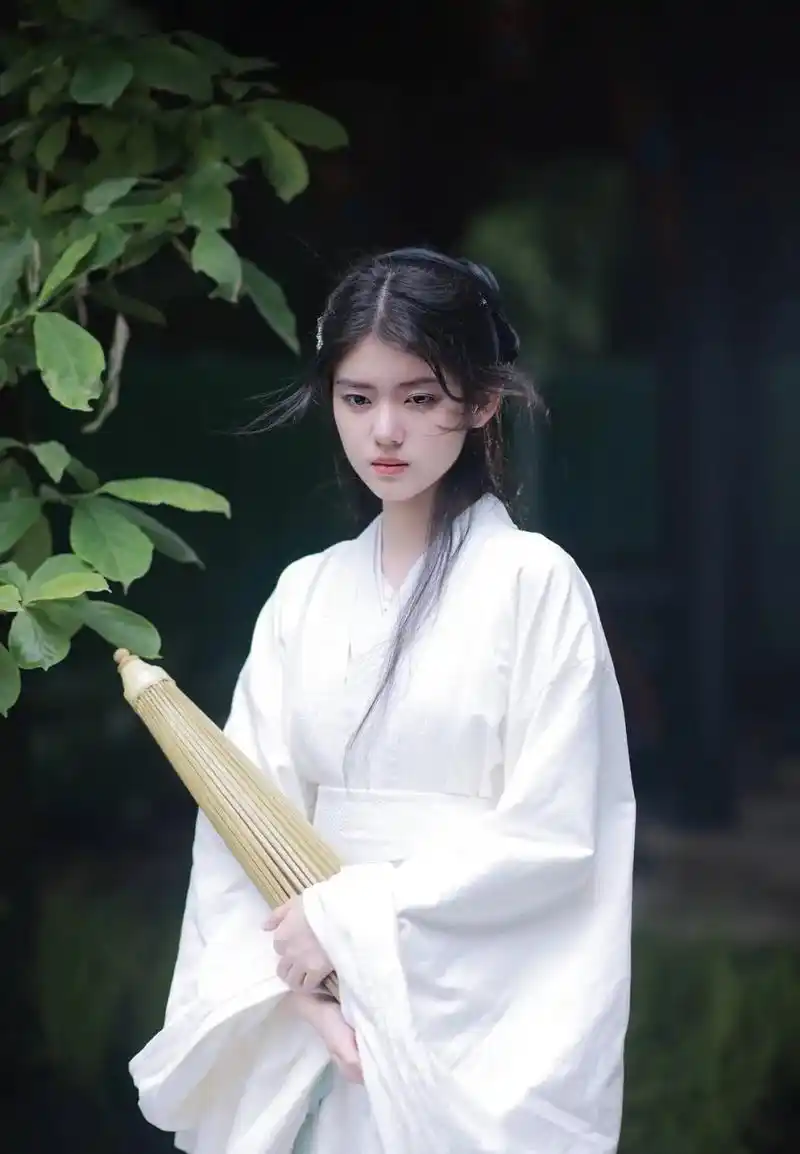 赵蕴卓和张婧仪是同一个类型,倔强小白花脸.适合演青春疼痛文学.