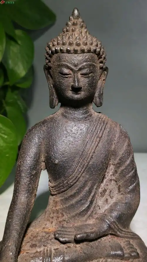 03精美铁佛像一尊开脸祥和五官清晰皮壳老辣锈迹自然气势磅礴