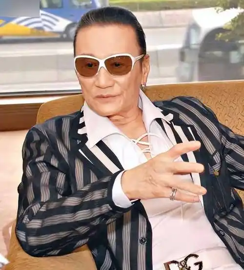 87岁谢贤回天乏术?遗产全留给张柏芝,谢霆锋独自一人连夜返港