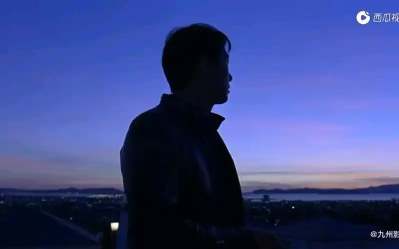 黎明这段抽烟镜头配合这背景这是太绝了帅爆了