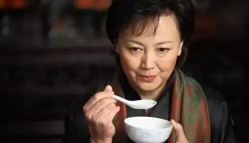 电影作品有《有情人》,《魔窟生死恋》等,电视剧作品有:与鲍国安合作