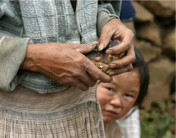 最贫穷的山村 穷苦生活令人掉泪