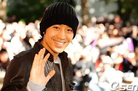 韩神话组合队长eric退伍4000粉丝迎回归图