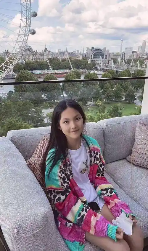 13岁王诗龄节日回来度假,李湘王岳伦分别晒照,网友:心疼机票钱_生活