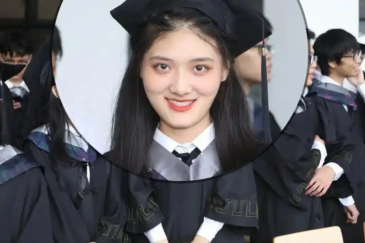 拍毕业照的一些小tips吧7811566发型大家可以在网上提前找好