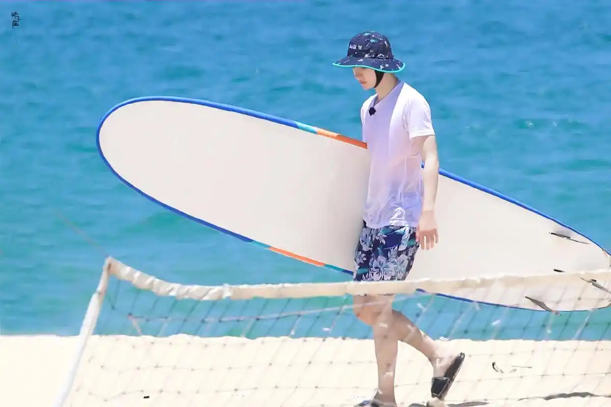 王一博 #夏日冲浪店王一博  - 抖音