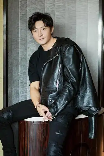 郭京飞居然是这样的