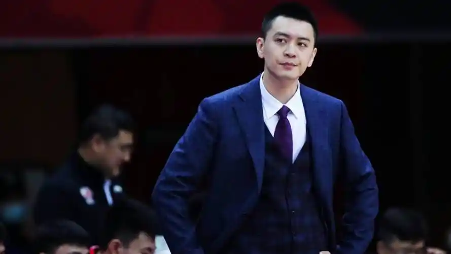 杨鸣冲冠计划有变,郭艾伦韩德君再收坏消息,辽篮争冠痛失主动权