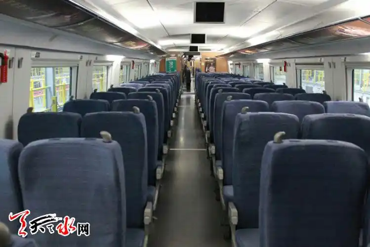 11日 首列crh380b型动车组在宝兰高铁进行拉通试验