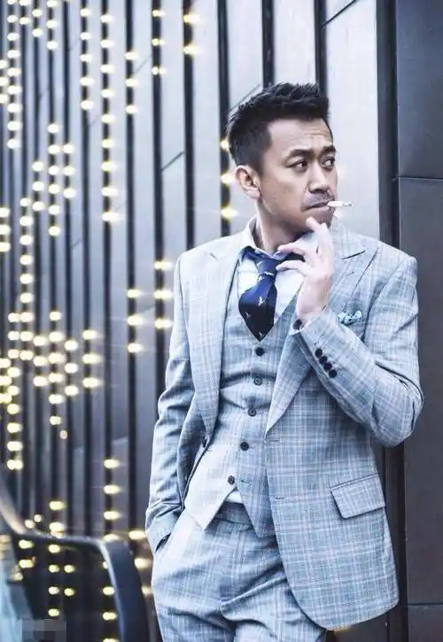 王学兵近照不敢认!