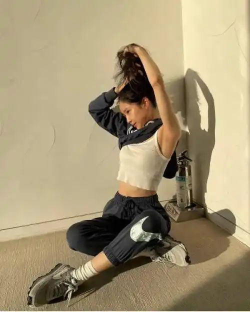 a pink成员孙娜恩sns发美照 大秀健美性感身材