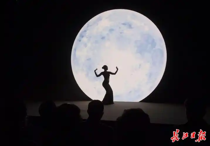 "孔雀"起舞云端会客厅,杨丽萍艺术团专程来武汉演绎《鼓·舞》