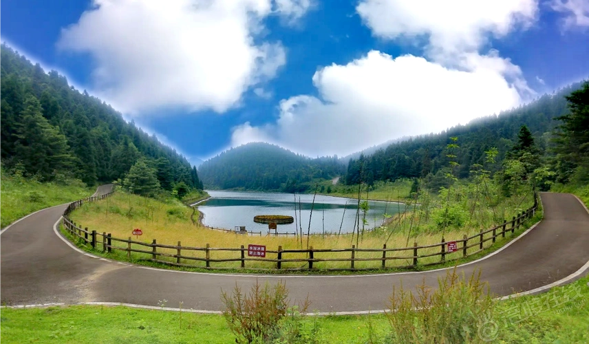 武陵山国家森林公园天池美景!