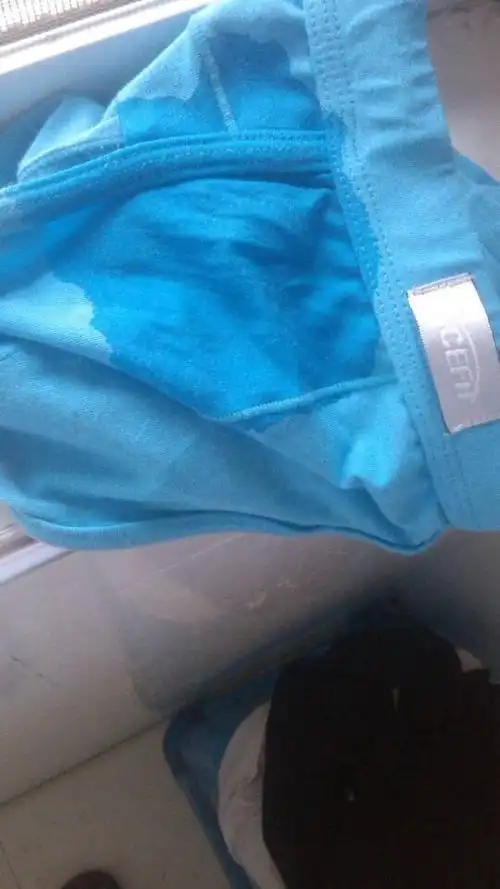 做梦遗精了,好像做的不是春梦,反正有快感,然后早上醒来发现内裤湿了