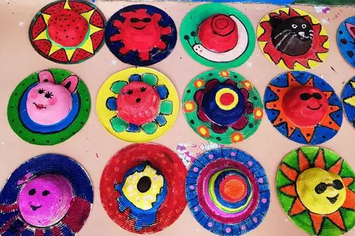 快乐暑假第十六课《创意手绘草帽》