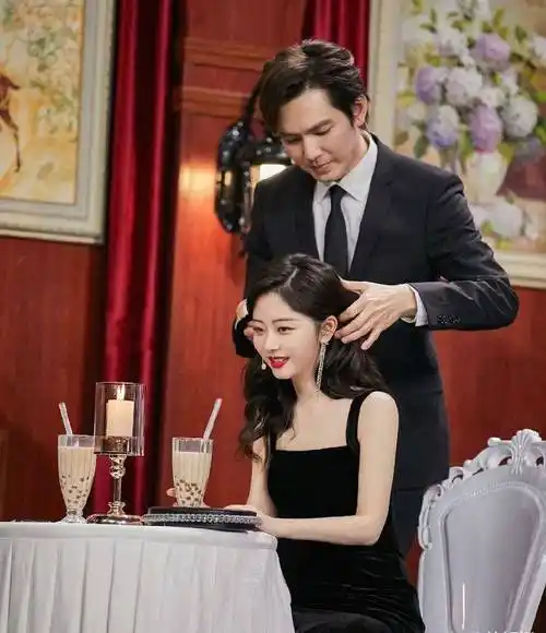 原创体面夫妇跳舞时看钟汉良抱谭松韵的姿势人品如何一目了然