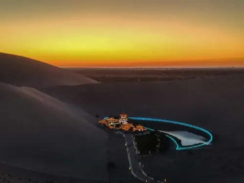 敦煌鸣沙山月牙泉日出日落