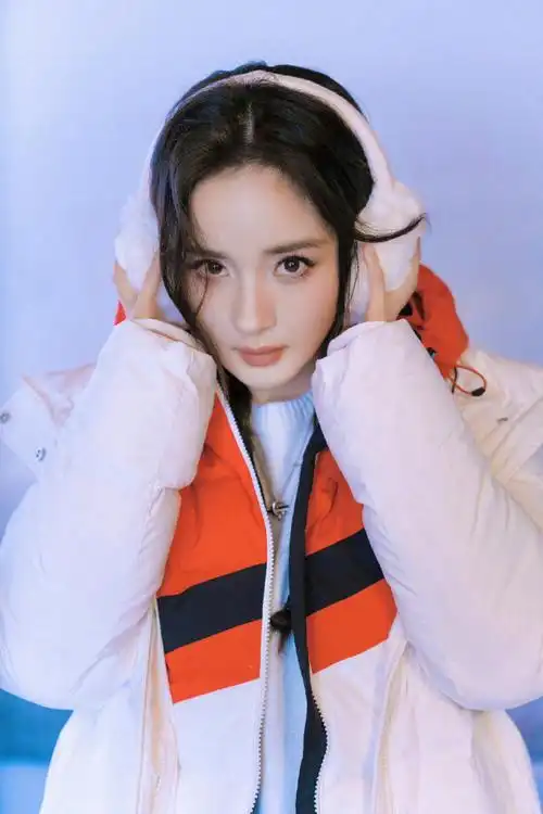 杨幂雪景氛围感##杨幂毛绒耳罩