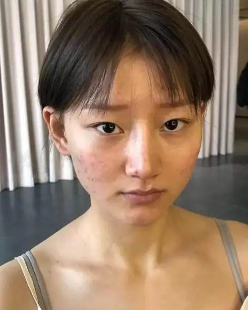 坚持化妆和纯素颜的女人谁的皮肤状态更好看看这四点就知道了