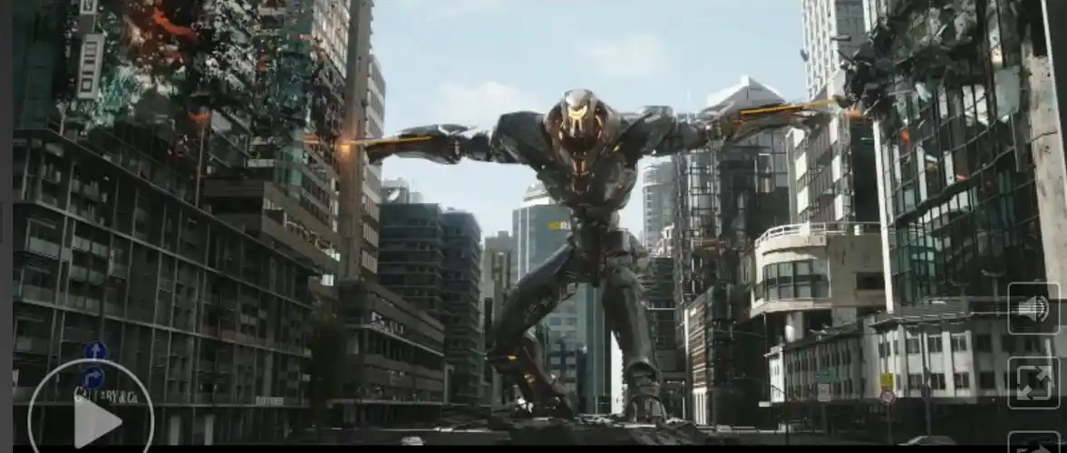 凸显出了陀螺执导的《环太平洋1》的两大气质: 1)对日式机甲片的完美