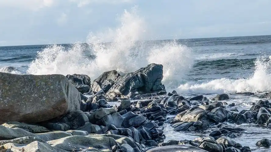 海边礁石岩石唯美高清桌面壁纸
