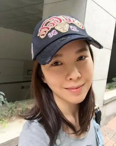 吴天心的妆容和素颜形成对比闪婚后的她要长心啊