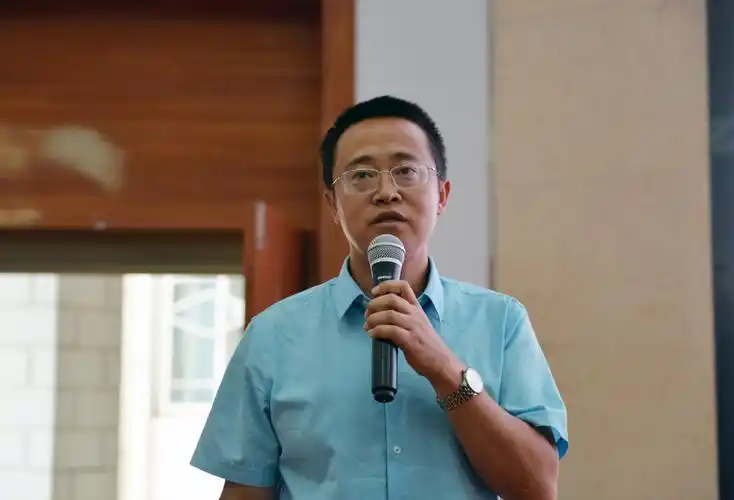 李策教授为暑期干部改革创新能力提升读书班作人工智能主题辅导报告