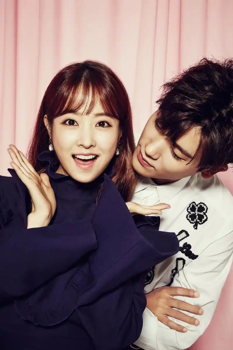 《大力女子》朴炯植朴宝英情侣画报回顾!狗狗cp甜度超标爆炸可爱