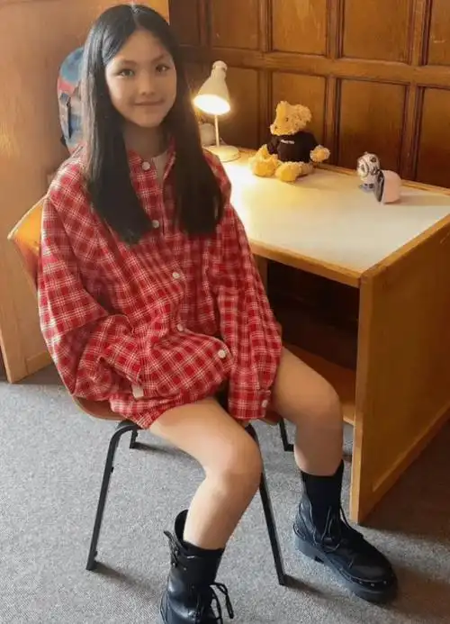 王岳伦携王诗龄现身机场,女儿身高直逼父亲,一身奢侈品 .