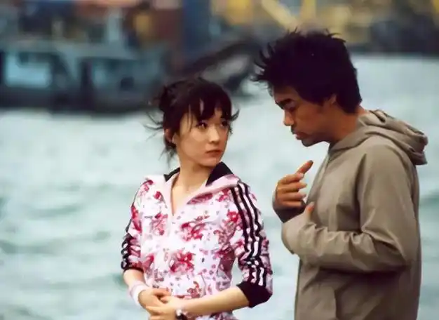 年轻的霍思燕,因为电影《我要成名》在那个年代也算是一脱成名