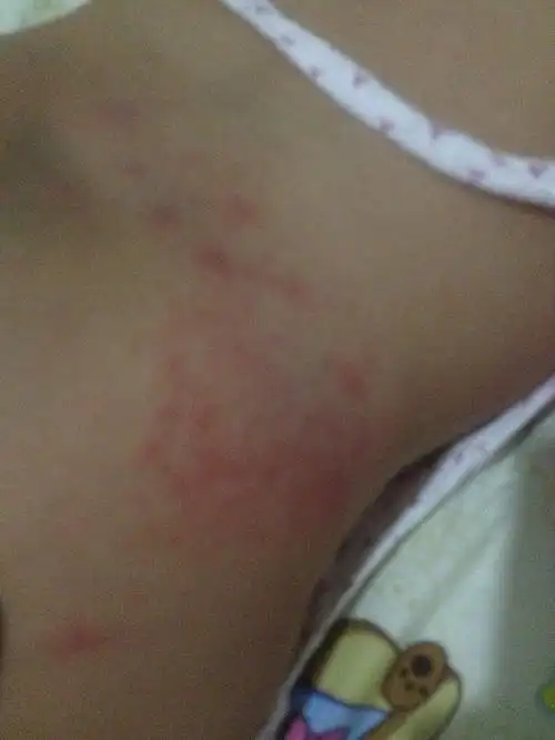 红屁股剪纸尿裤