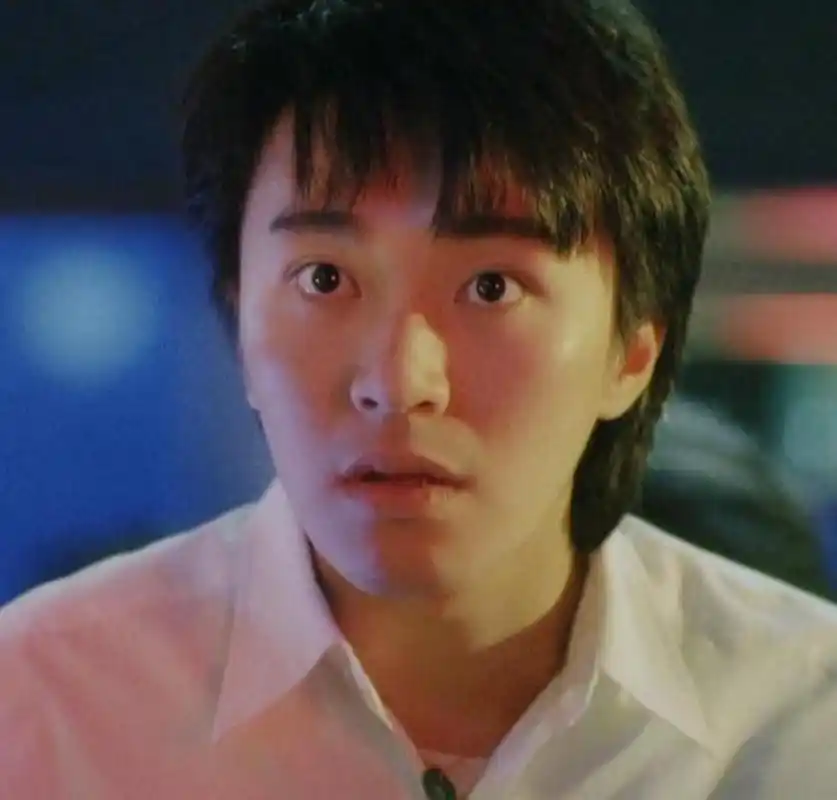 真没想到周星驰年轻时颜值这么高,完全不输现在任何小鲜肉