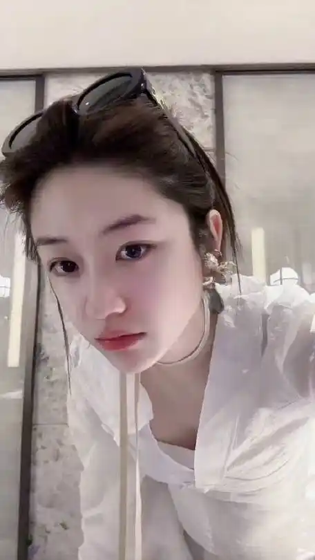 所以向涵之男朋友是谁啊?