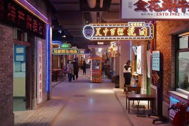 原创西安的80年代什么样城中超大复古街区开街好吃好玩更好拍