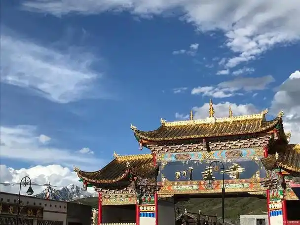 松潘县川主寺旅游景区,座落于中国四川省阿坝藏族羌族自治州,是一座