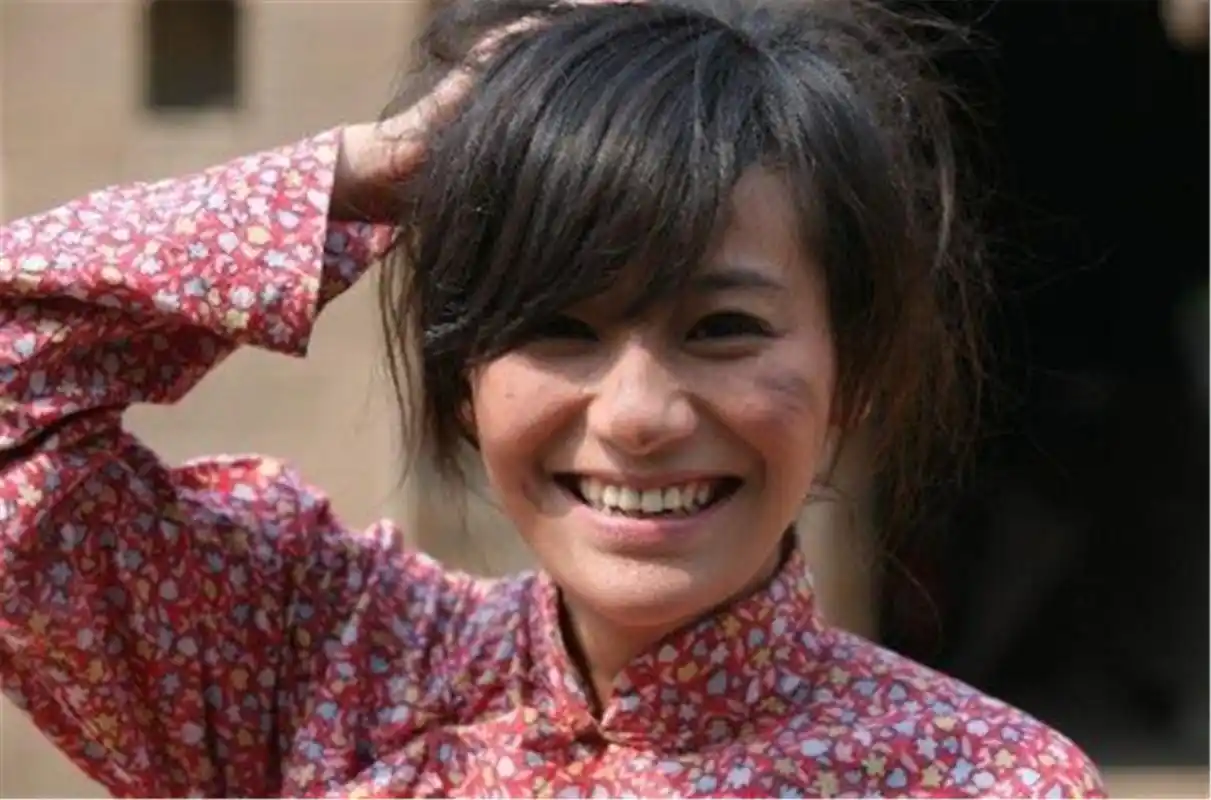 爷爷捡回一个傻女人爷爷往门口一看每晚听见口哨声