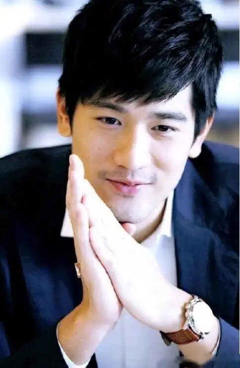 这么高强度的节目录制,而且还是从大早录到凌晨,艺人也是人谁的顶得住