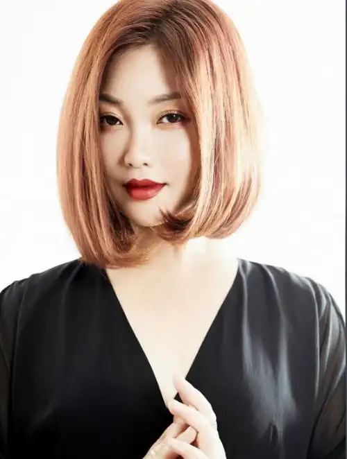 唱白狐走红的歌手陈瑞曾是幼儿园老师今43岁发福认不出